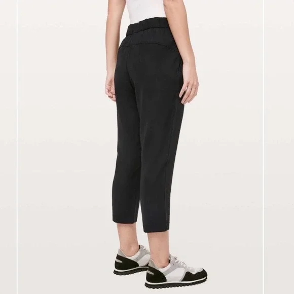 LULULEMON On The Fly Crop Pants In Black Size 10 - Picture 2 of 8
